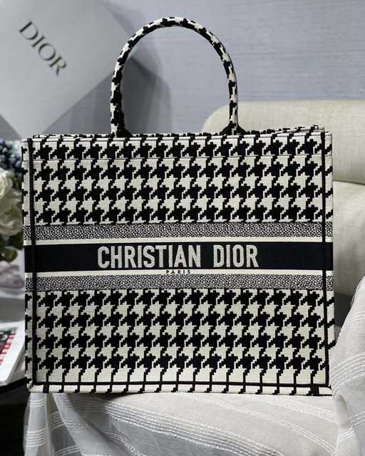 M1286 41 Tie & Dior