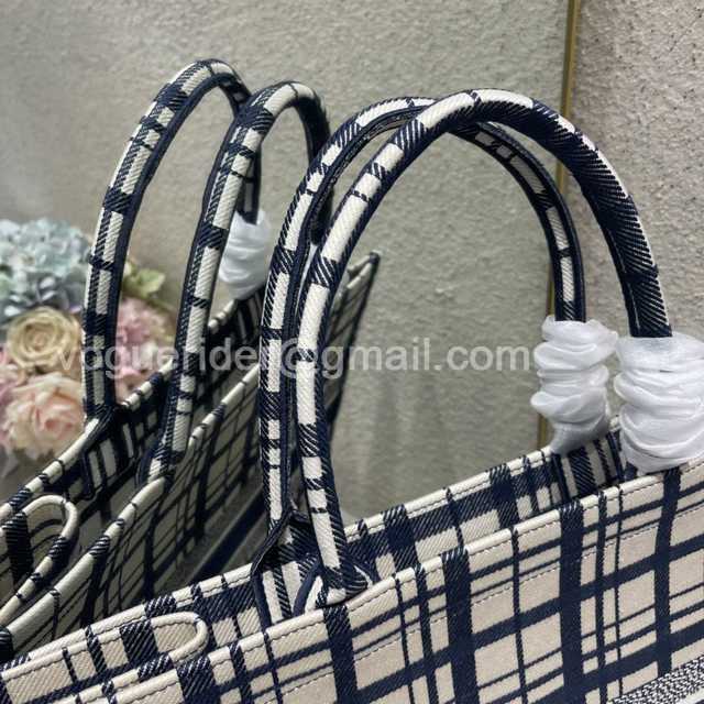 M1286 41 In Lights M1286 41 In Lights