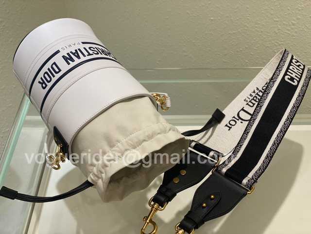 Vibe Bucket Leather 22