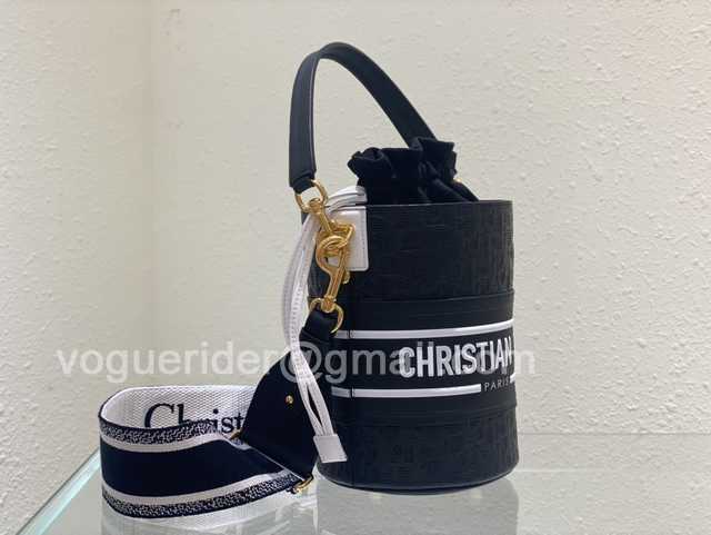 Vibe Bucket Oblique 22