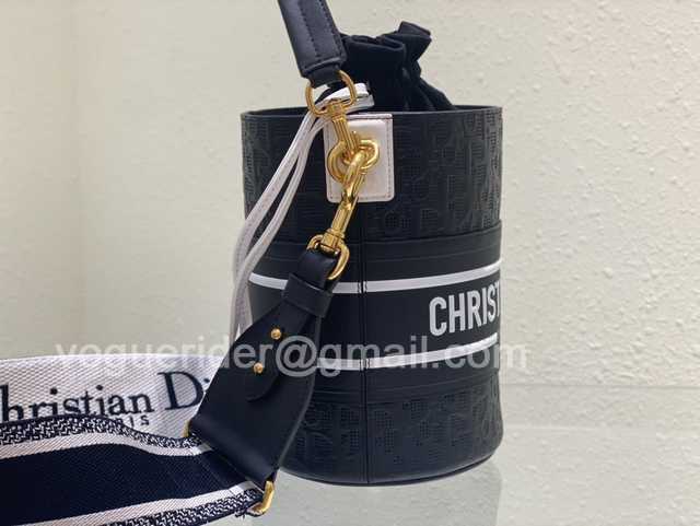 Vibe Bucket Oblique 22