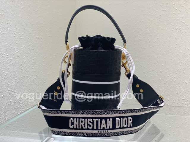 Vibe Bucket Oblique 22