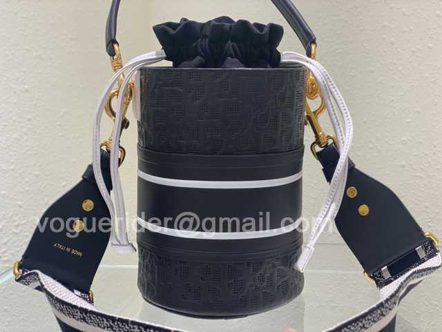 Vibe Bucket Oblique 22