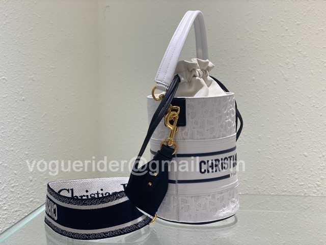 Vibe Bucket Oblique 22