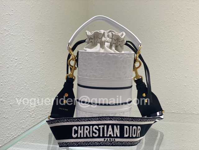 Vibe Bucket Oblique 22