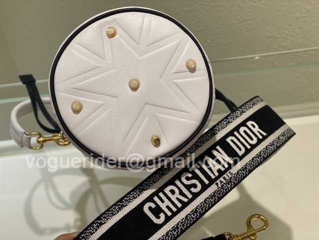 Vibe Bucket Oblique 22