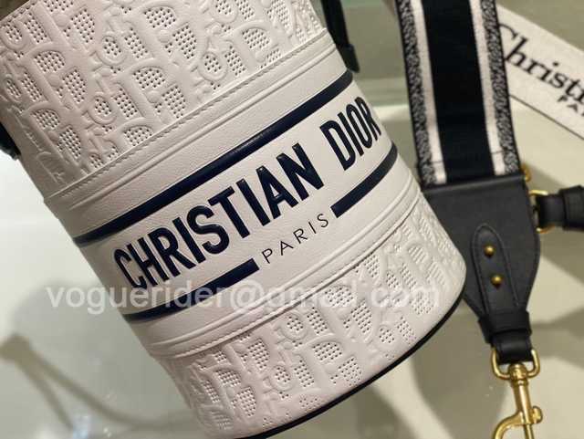 Vibe Bucket Oblique 22