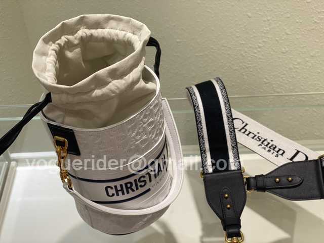 Vibe Bucket Oblique 22