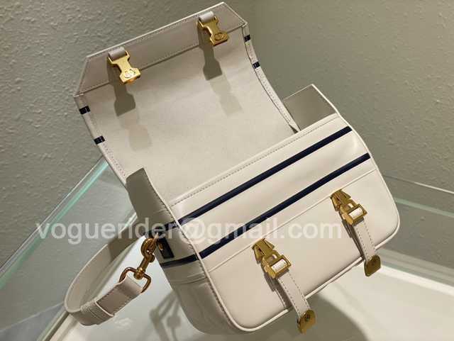 Vibe Camp Messenger 22