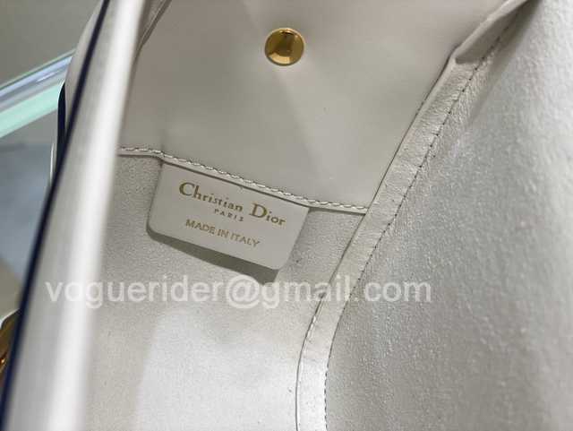 Vibe Camp Messenger 22