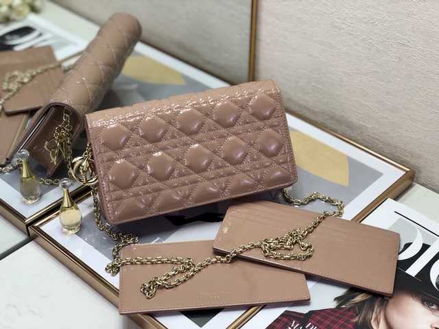 2094A 22 Patent Leather