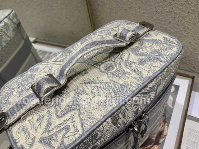 Cosmetic Bag 25