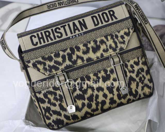 Vibe Camp Messenger 28