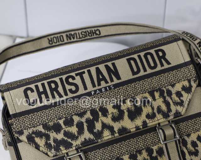 Vibe Camp Messenger 28