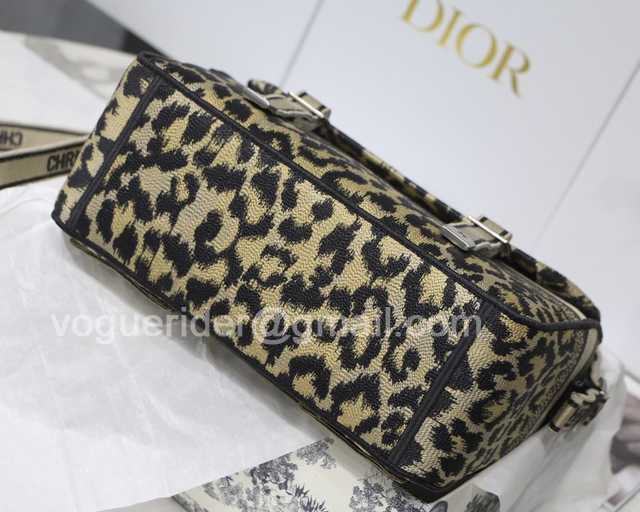 Vibe Camp Messenger 28