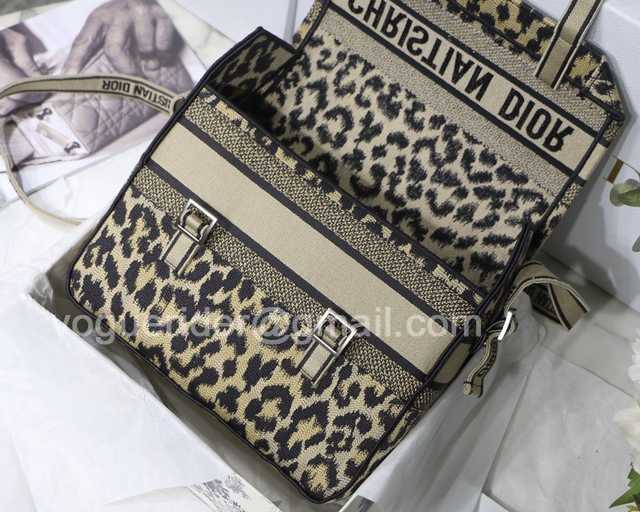 Vibe Camp Messenger 28