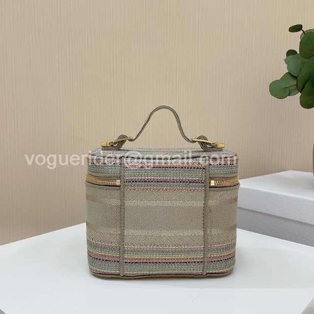 9021-1 Cosmetic Bag 18