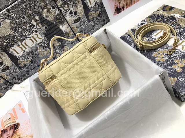 S5488 Travel 18 S5488 Travel 18
