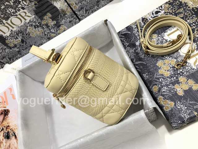 S5488 Travel 18 S5488 Travel 18