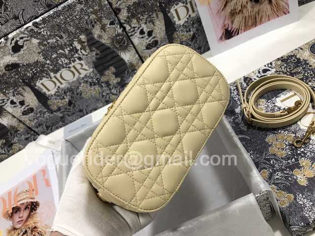 S5488 Travel 18 S5488 Travel 18