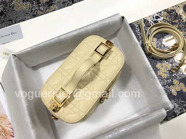 S5488 Travel 18 S5488 Travel 18