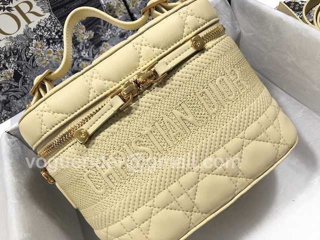 S5488 Travel 18 S5488 Travel 18