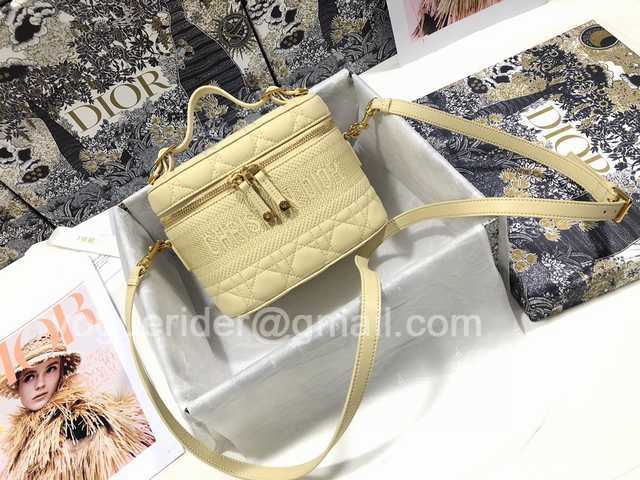 S5488 Travel 18 S5488 Travel 18