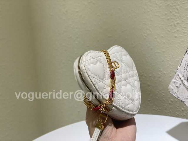 Dioramour 13 Dioramour 13