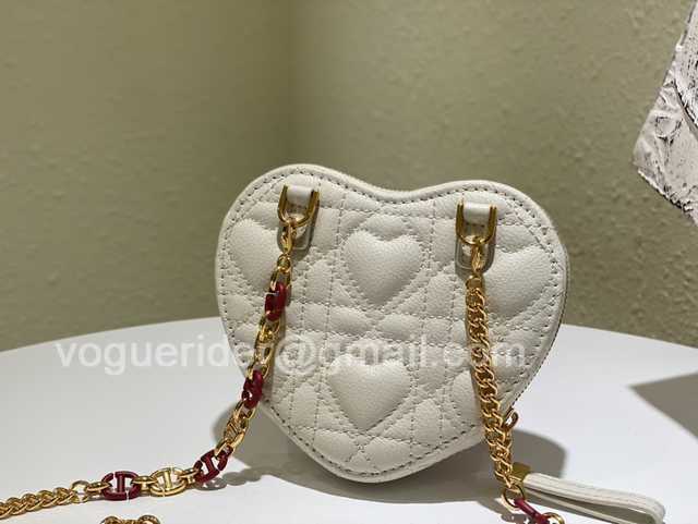 Dioramour 13 Dioramour 13