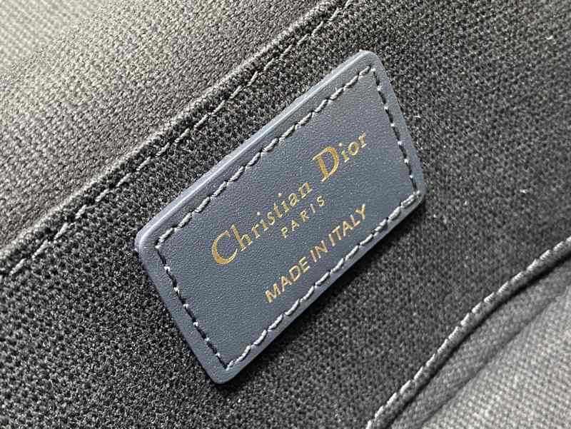 232901 Signature Vanity 24