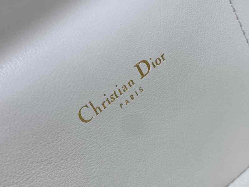 232901 Signature Vanity 24