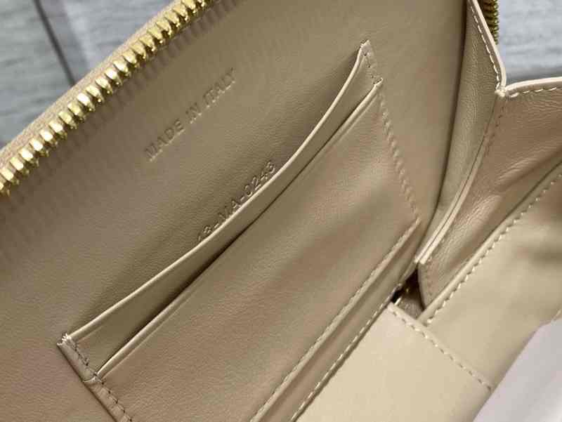 3331 Signature Camera Bag 18 3331 Signature Camera Bag 18