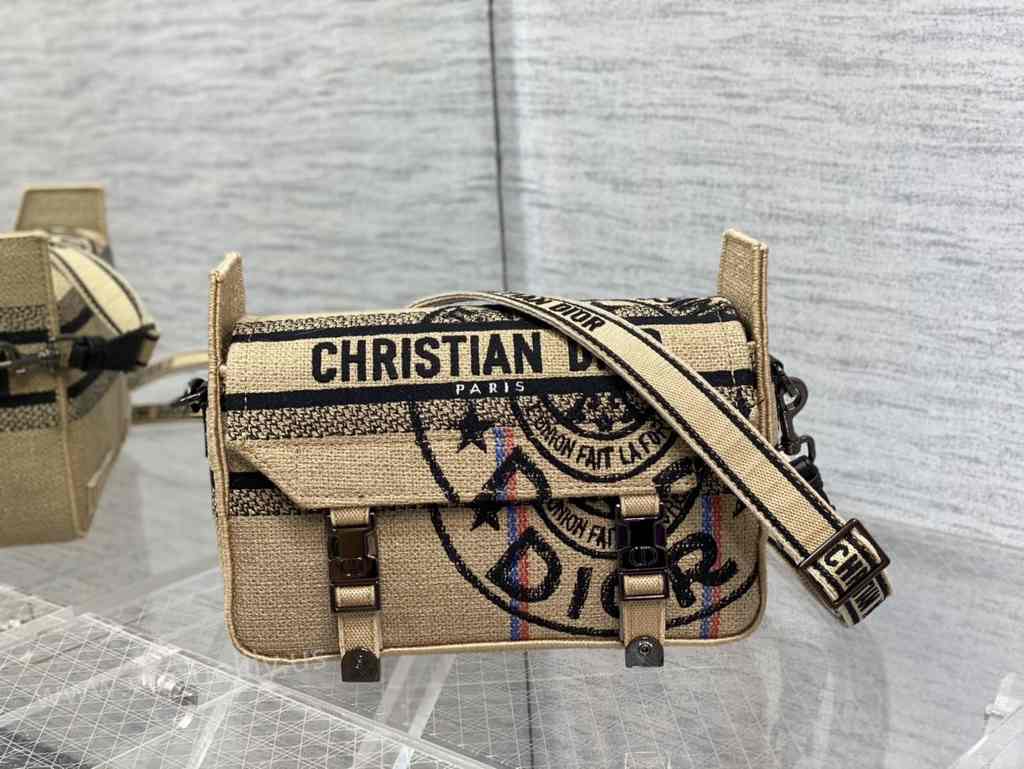 Camp Messenger 23 Camp Messenger 23