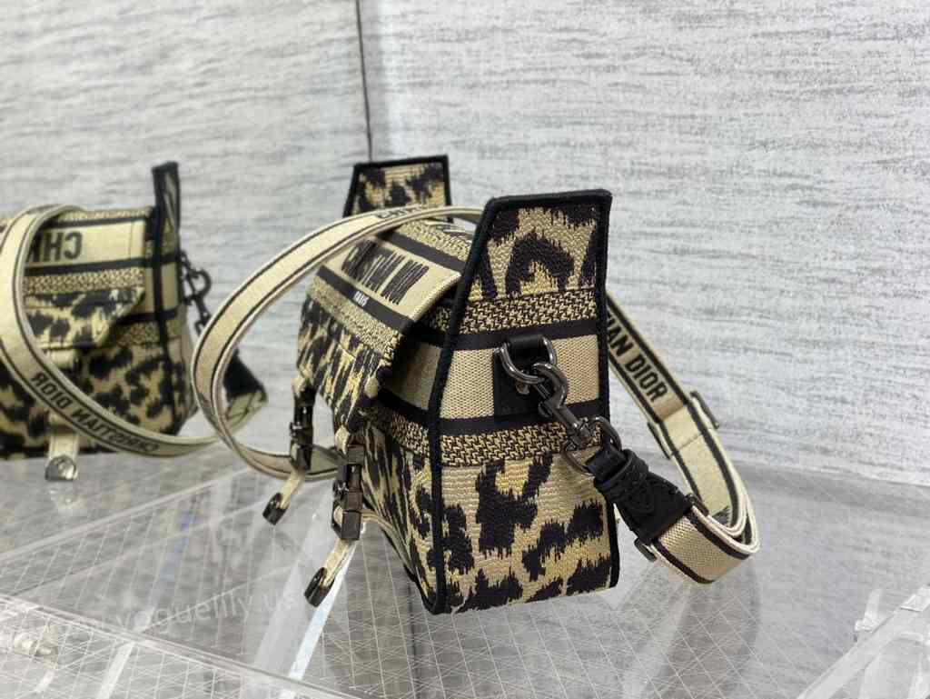 Camp Messenger 23 Camp Messenger 23