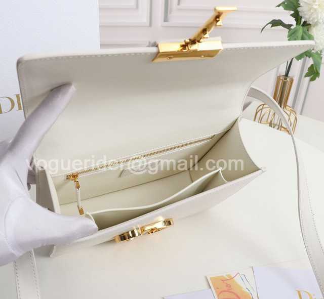 M9030 Leather 24 M9030 Leather 24