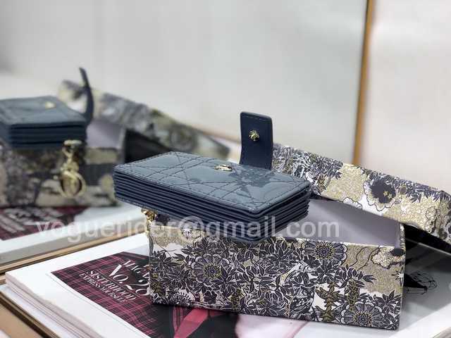 2236 Card Holder 10