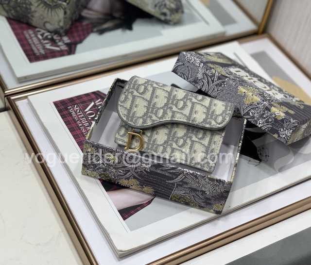 2220 Saddle Card Holder 10