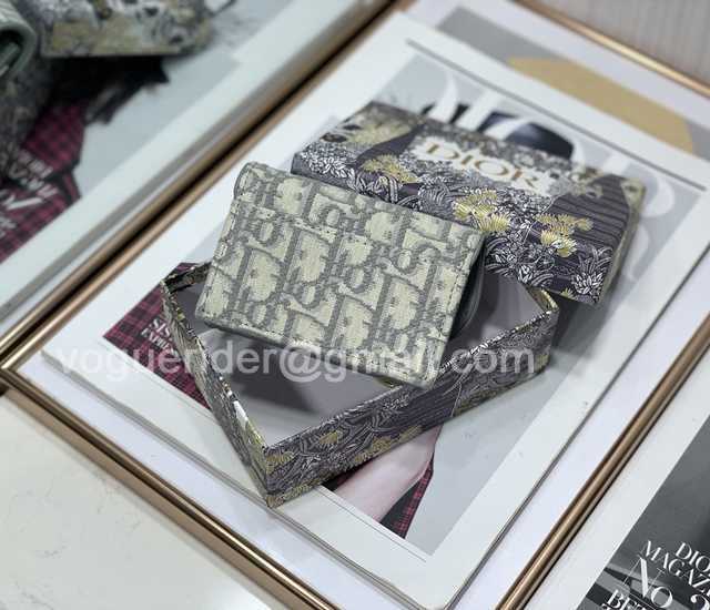 2220 Saddle Card Holder 10