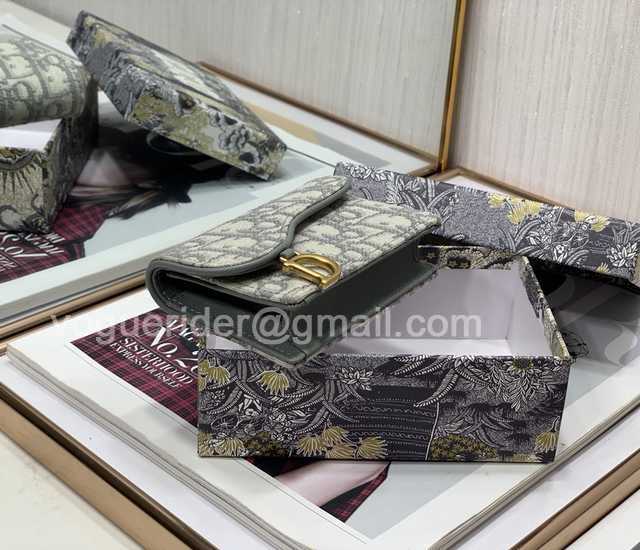 2220 Saddle Card Holder 10