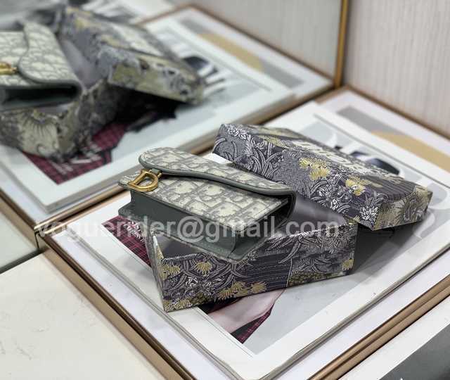 2220 Saddle Card Holder 10