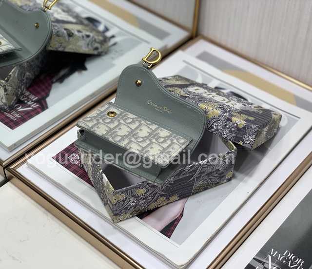 2220 Saddle Card Holder 10