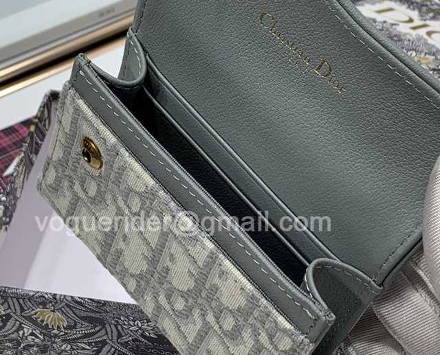 2220 Saddle Card Holder 10