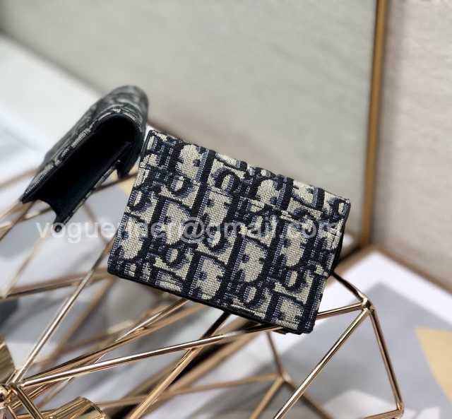 2220 Saddle Card Holder 10