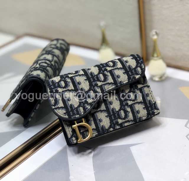 2220 Saddle Card Holder 10