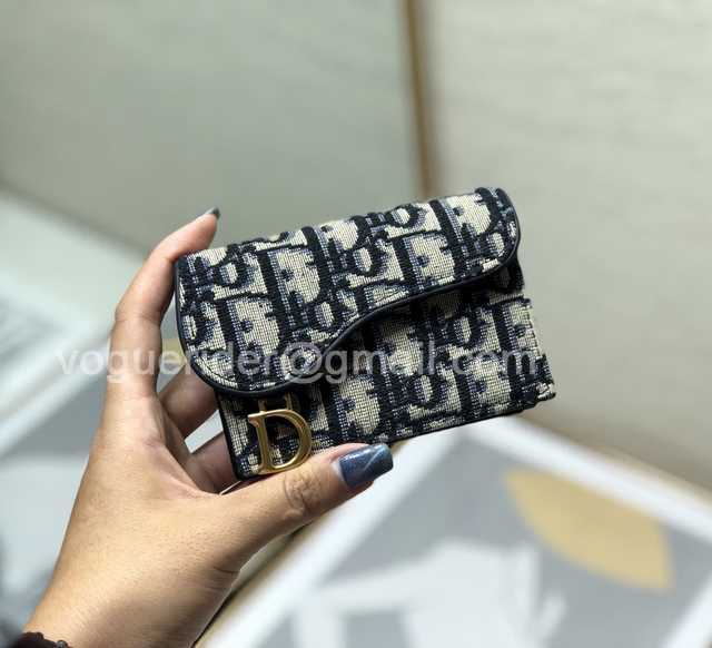 2220 Saddle Card Holder 10