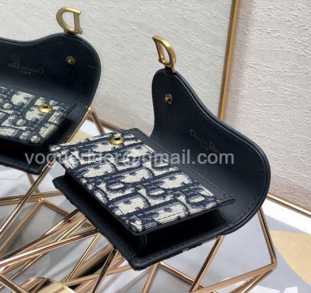 2220 Saddle Card Holder 10