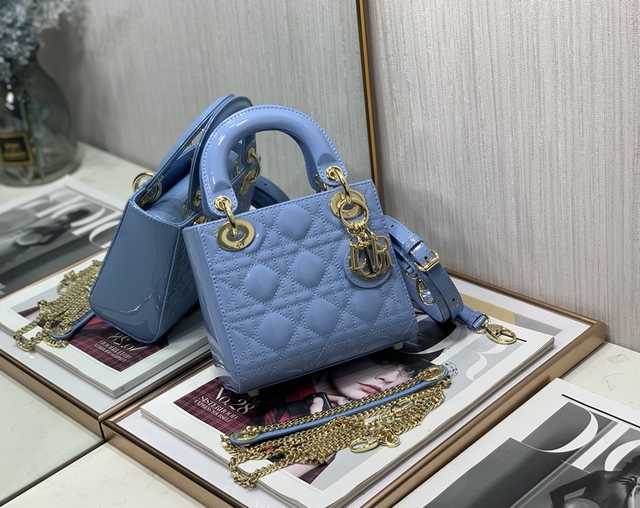 8203A Mini 17 Patent Leather