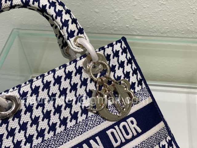 24 Tie & Dior 24 Tie & Dior