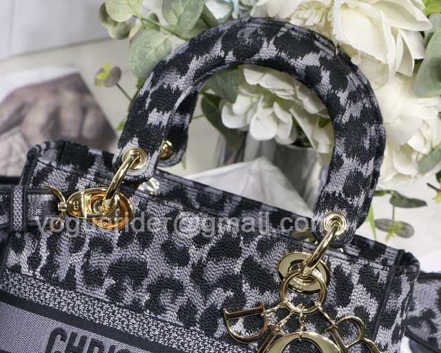 M8002 Embroidery 24