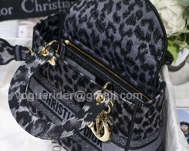 M8002 Embroidery 24